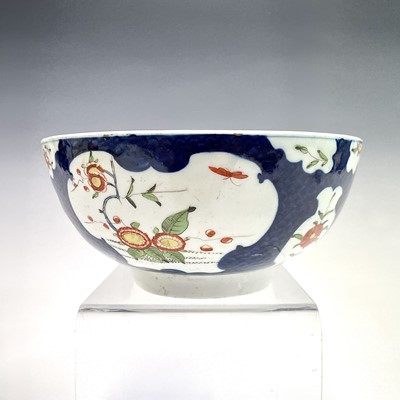 Lot 915 - A Worcester porcelain sugar bowl, circa 1780,...