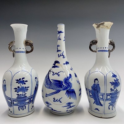 Lot 133 - A pair of Chinese porcelain vases, late 19th...