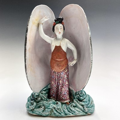 Lot 89 - A Chinese porcelain figure within a giant clam,...