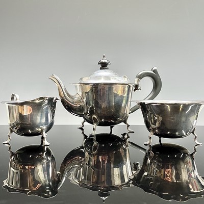 Lot 104 - A George V bachelors three-piece silver tea...