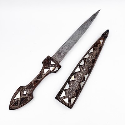 Lot 1011 - An Islamic steel dagger, 19th century, the...