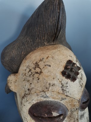 Lot 6 - An antique African tribal mask.