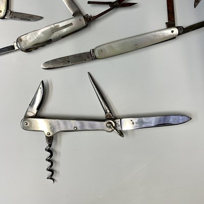 Lot 149 - Rare pocket knives, including an early...