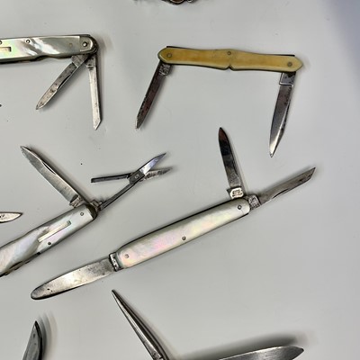 Lot 149 - Rare pocket knives, including an early...