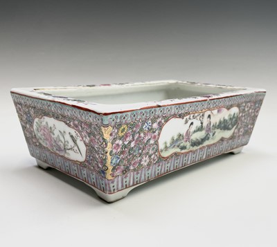 Lot 258 - A Canton porcelain rectangular planter, 19th...