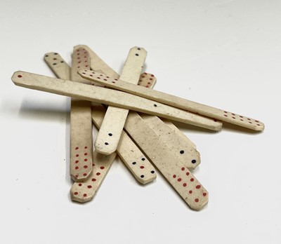 Lot 265 - A quantity of porcelain mahjong tiles and...