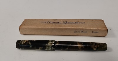 Lot 14 - A Summit No. S 125 fountain pen with a 14ct...