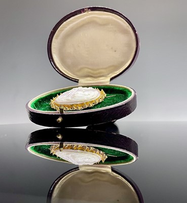 Lot 222 - A Georgian gold cannetille brooch set with a...