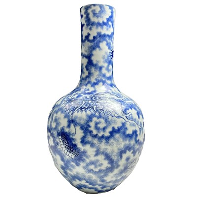 Lot 6 - A Chinese blue and white porcelain vase, early...