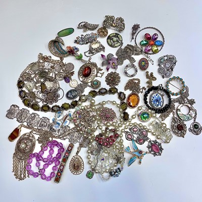 Lot 193 - Costume jewellery