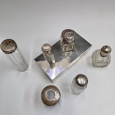 Lot 20 - A small Edwardian cut glass flask with silver...