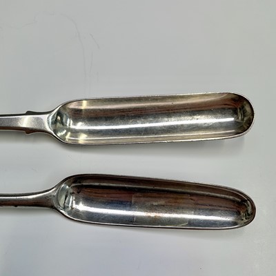 Lot 106 - A plain silver, crested, double-ended marrow...