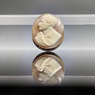 Lot 258 - A Victorian 9ct gold-mounted Lord Byron cameo...