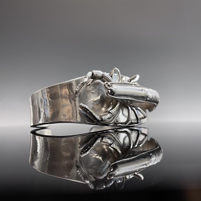 Lot 209 - A high purity silver lobster bangle 153gm