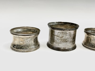 Lot 43 - A pair of silver napkin rings (case...