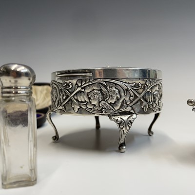 Lot 103 - A silver purse, a silver christening spoon,...