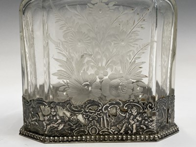 Lot 82 - A Victorian silver sugar bowl by William Ker...