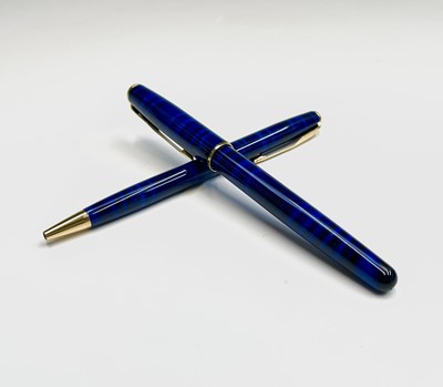 Lot 323 - A Parker Sonnet deep blue fountain pen and...