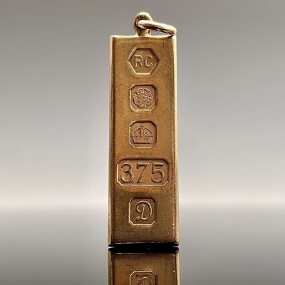 Lot 272 - A 9ct gold ingot pendant 14.6gm