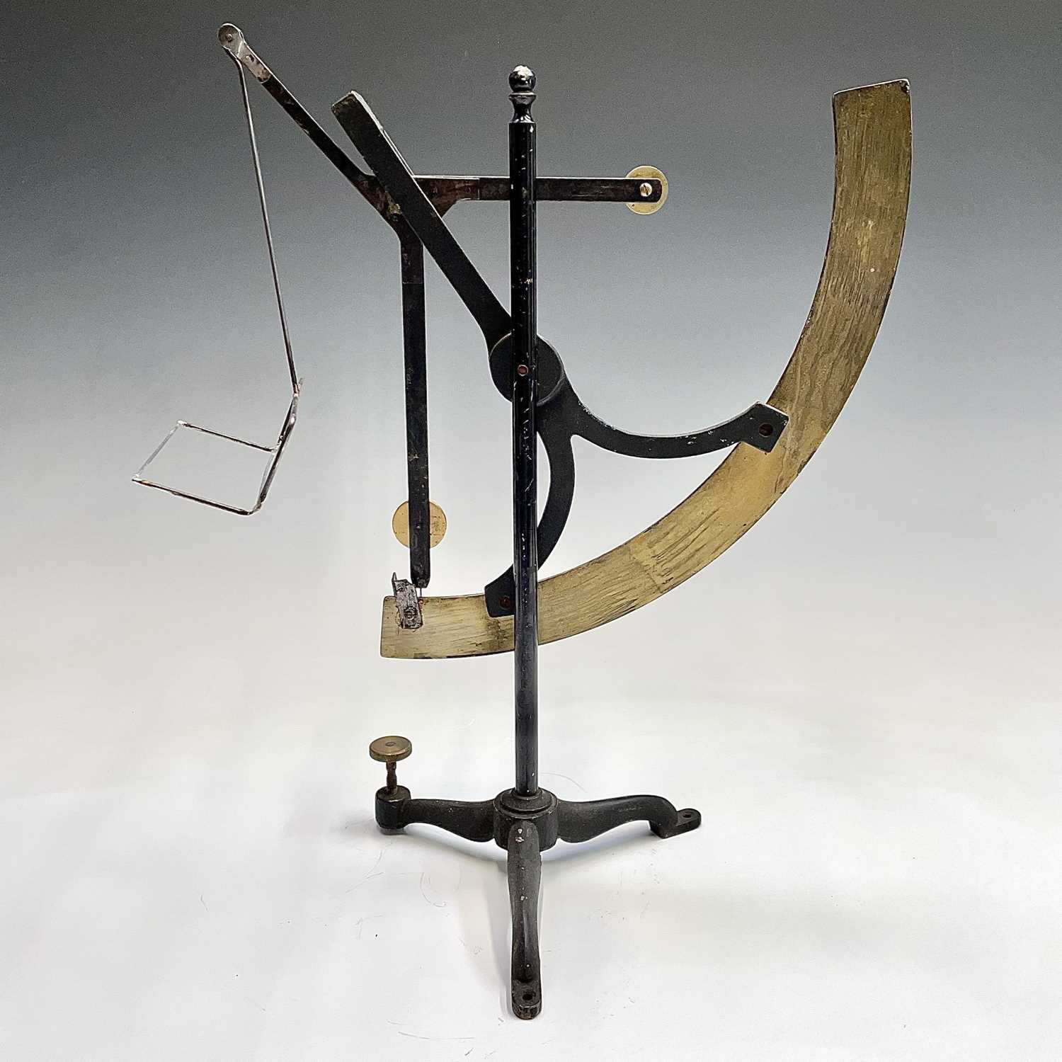 Lot 423 A set of early 20th century paper weighing