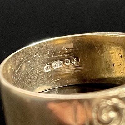 Lot 625 - A Victorian 9ct hallmarked gold buckle ring...