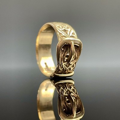 Lot 625 - A Victorian 9ct hallmarked gold buckle ring...