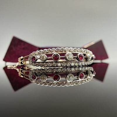 Lot 807 - An exquisite Victorian gold diamond and ruby...