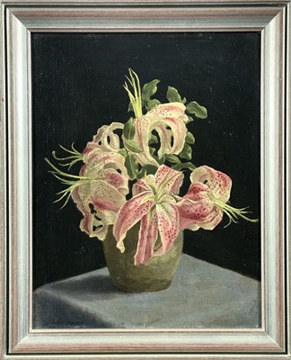 Lot 166 - Gerald Trice MARTIN (1893-1961) Lilies Oil on...