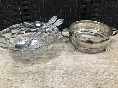 Lot 87 - Pair of silver plated glass handled salad...