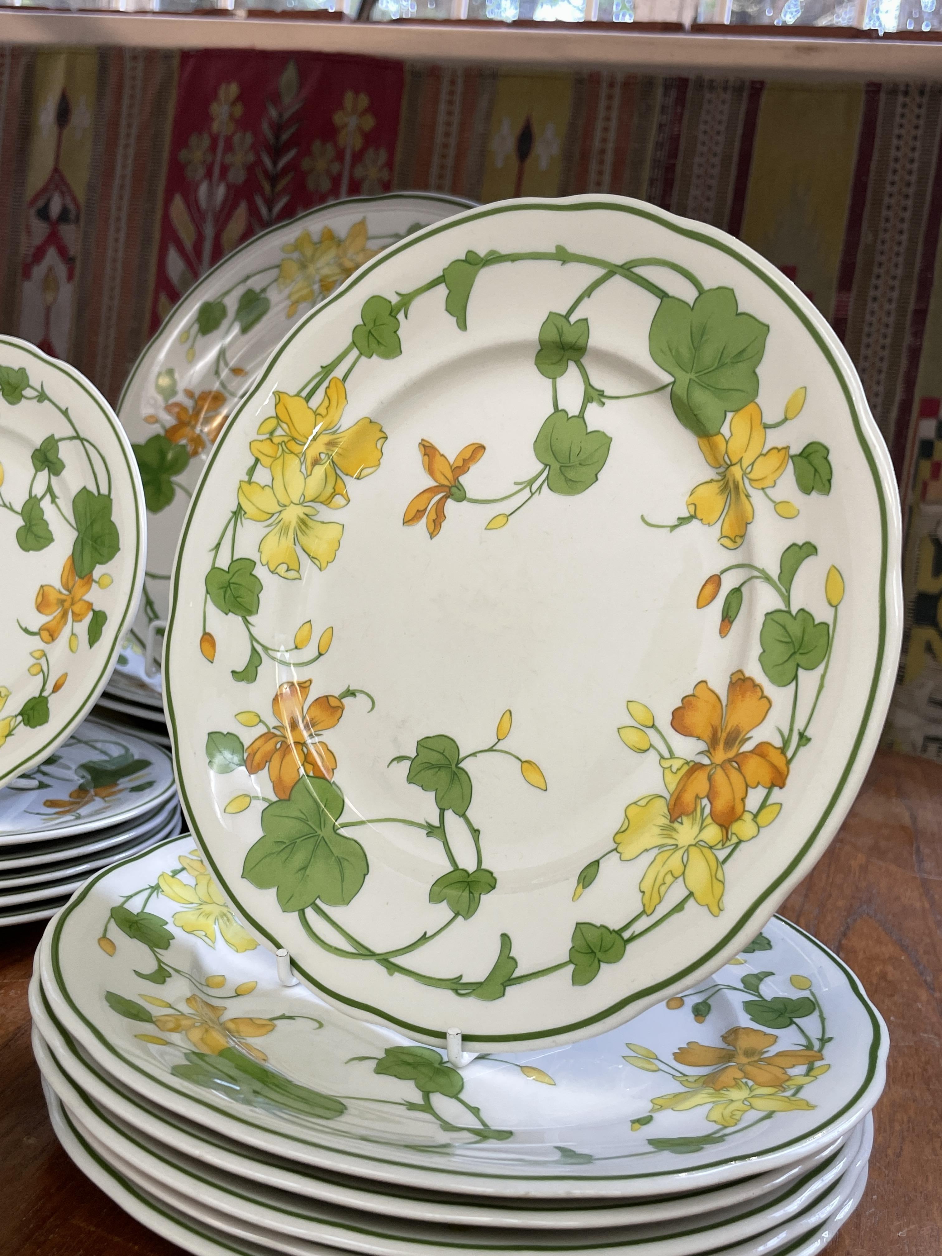 Lot 1143 - An extensive Villeroy & Boch 'Geranium'