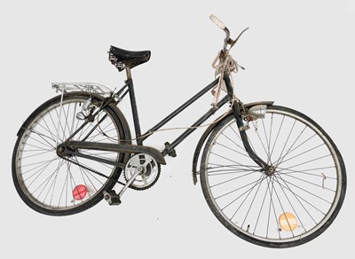 Lot 322 - A vintage Hercules lady's bicycle.