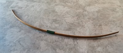 Lot 27 - A vintage Lindop longbow. Draw length: 21"...