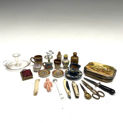 Lot 365 - A collection of miniature dolls house items...