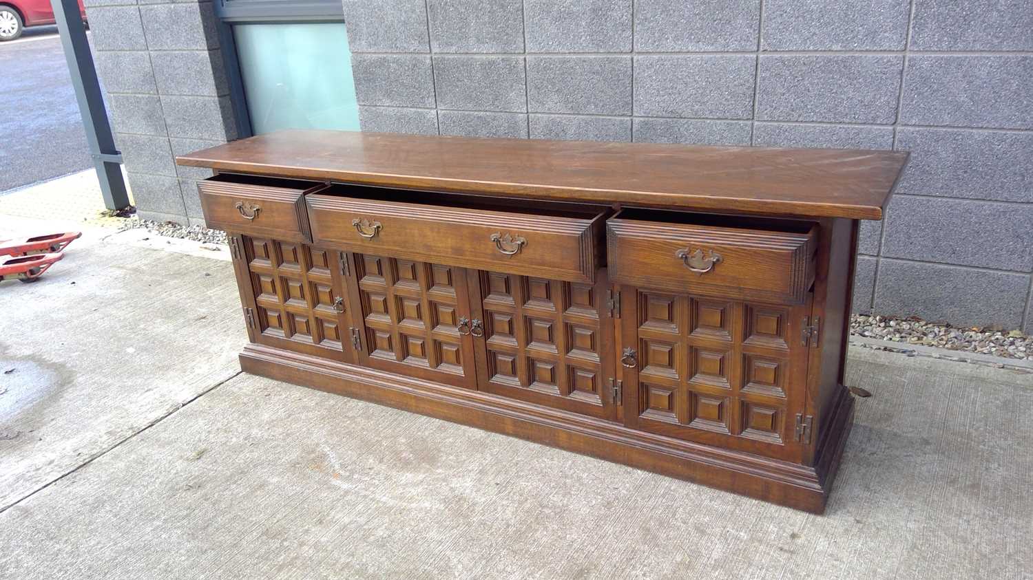 Lot 82 A YOUNGER FURNITURE, Toledo Range Low