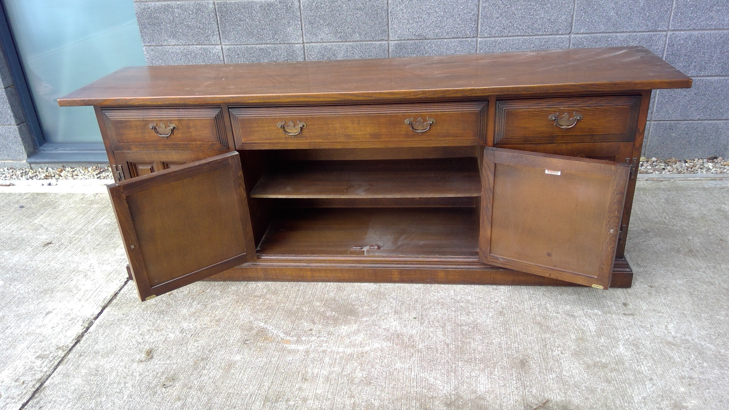 Lot 82 A YOUNGER FURNITURE, Toledo Range Low