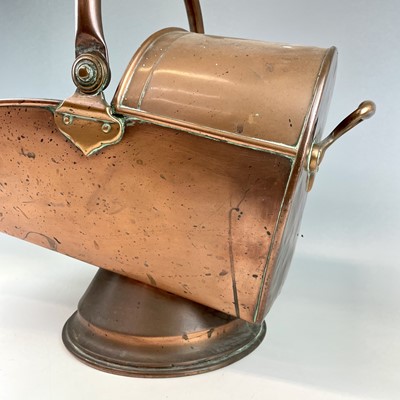 Lot 214 - A Georgian copper coal scuttle, height 30.5cm,...