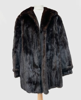 Lot 2858 - A vintage ladies brown mink fur jacket.