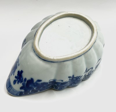 Lot 13 - A Chinese Export porcelain sauce boat, 18th...