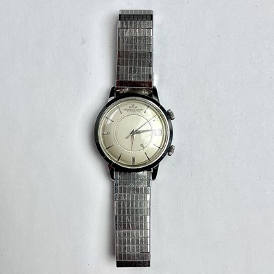 Lot 935 - A rare Jaeger LeCoultre MEMOVOX alarm...
