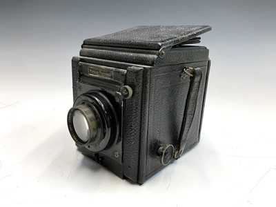 Lot 261 - A Butchers Famous Cameras Popular Pressman...