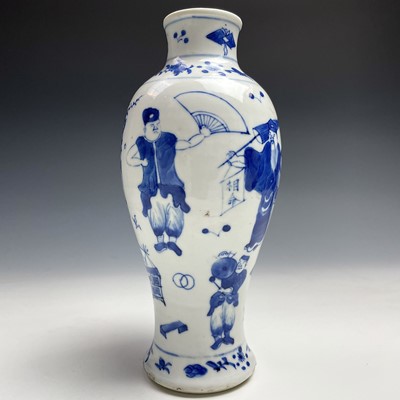 Lot 15 - A Chinese blue and white vase, circa 1900,...
