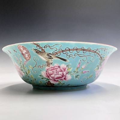 Lot 85 - A Chinese porcelain bowl, early 20th century,...