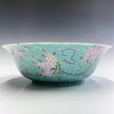 Lot 85 - A Chinese porcelain bowl, early 20th century,...