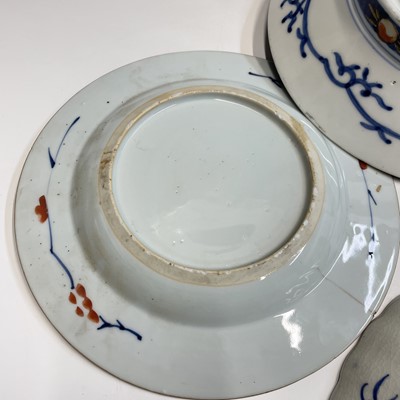 Lot 99 - A pair of Chinese porcelain plates, late 18th...