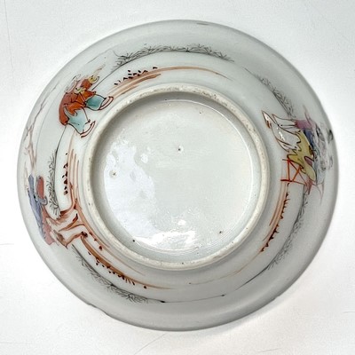 Lot 94 - A Chinese Canton porcelain plate, circa 1800,...