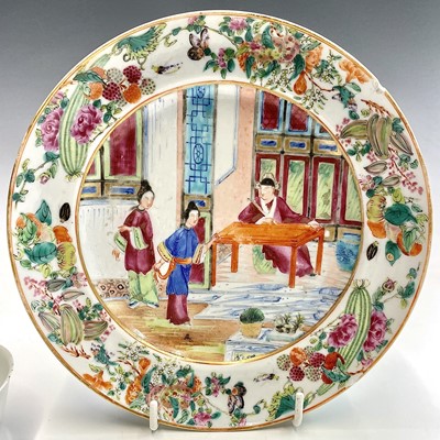 Lot 94 - A Chinese Canton porcelain plate, circa 1800,...