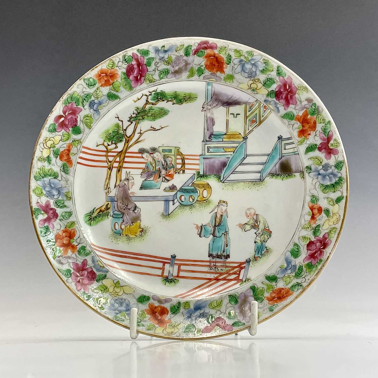 Lot 23 - A Chinese famille verte porcelain plate, circa...