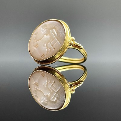 Lot 690 - A good Georgian high carat gold ring set with...