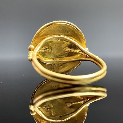 Lot 80 - A good Georgian high carat gold ring set with...