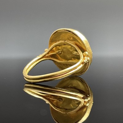 Lot 690 - A good Georgian high carat gold ring set with...